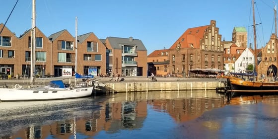 Wismar Hafen mit Segelbooten