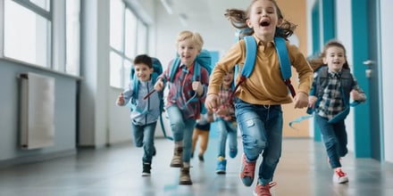 Children in the hallway of a German school