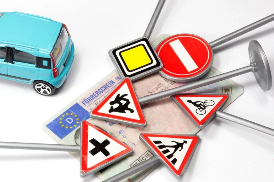 drivers-lincence-traffic-signs